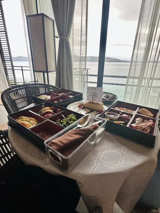 Vivere Azure - Dine in room