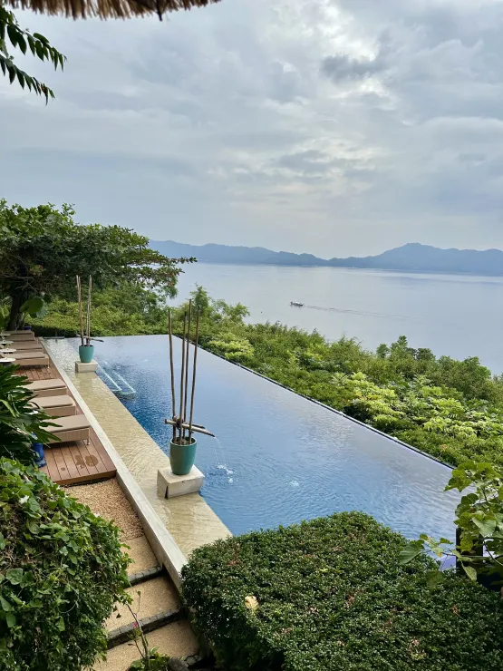 Vivere Azure - Infinity pool day view