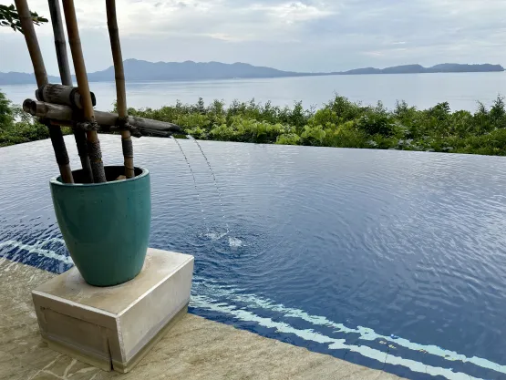 Vivere Azure - Infinity pool fountain