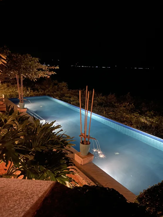 Vivere Azure - Infinity pool at night