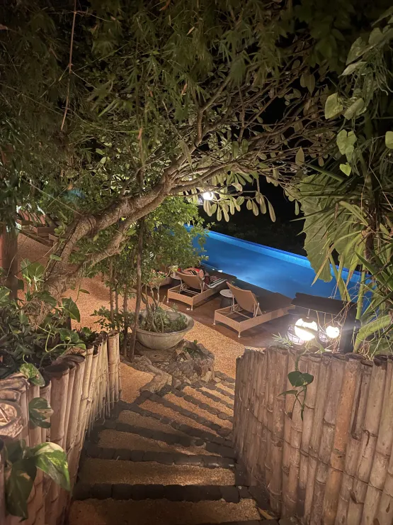 Vivere Azure - Stairs to infinity pool at night