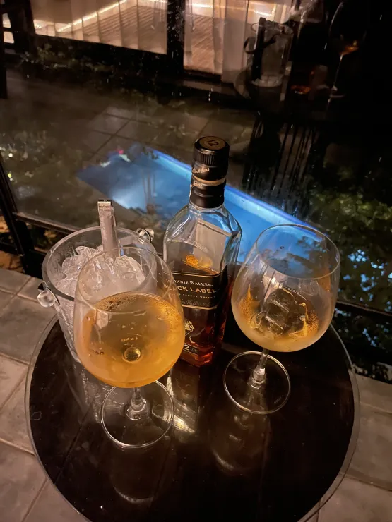 Vivere Azure - Whiskey and goblet